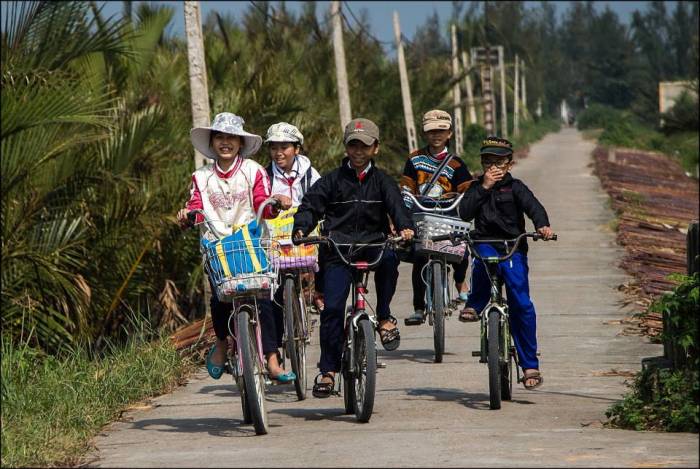 kids on bikes kids on bikes