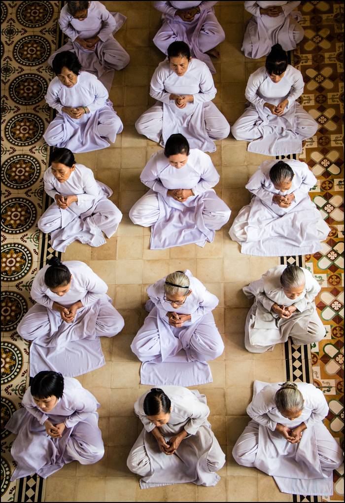 worshippers of Cao Đài - syncretic, monotheistic religion officially established in southern Vietnam in 1926, combining Buddhism, Christianity, Taoism, Confucianism, and Islam Cao Đài worshippers in Tây Ninh