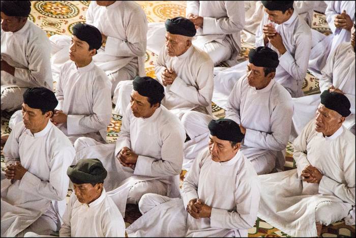 worshippers of Cao Đài - syncretic, monotheistic religion officially established in southern Vietnam in 1926, combining Buddhism, Christianity, Taoism, Confucianism, and Islam Cao Đài worshippers in Tây Ninh