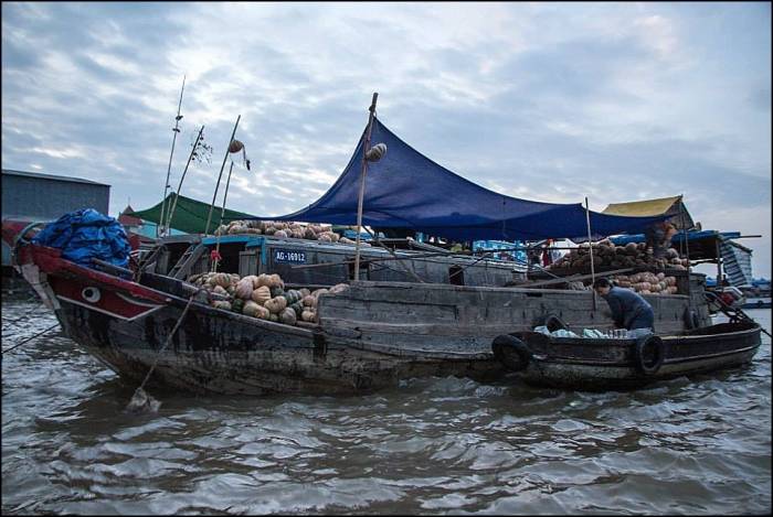Cai Rang floating market