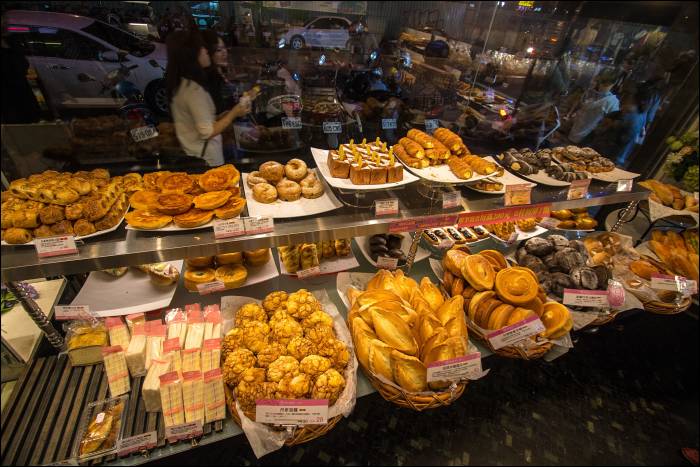 baked goodness at Shi Da night market baked goodness at Shi Da night market