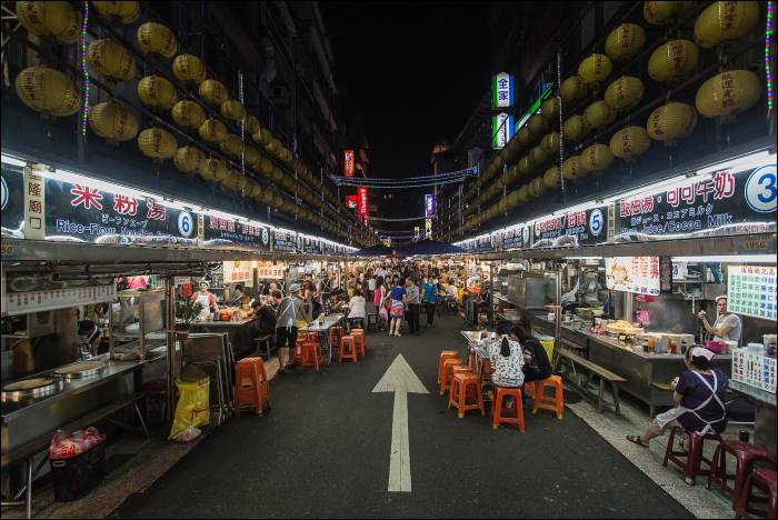 endless stalls at Miaokou night market endless stalls at Miaokou night market