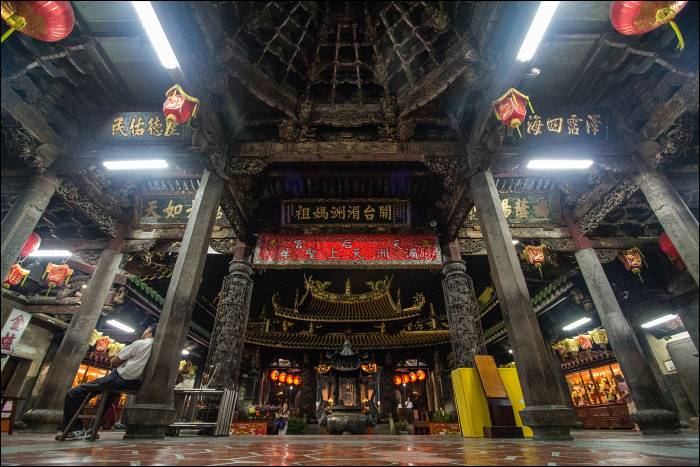 one of many halls of the spectacular Longshan Temple complex one of many halls of the spectacular Longshan Temple complex
